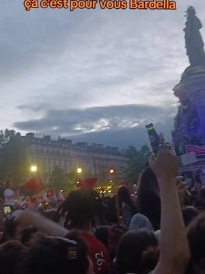 A post by @aksel___kabyle on TikTok caption: #Paris la place de la République 