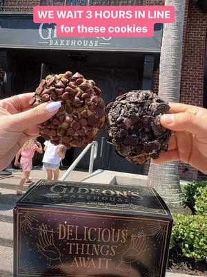 A post by @maniaticbites on TikTok caption: Ya probaron estas galletas? La cola es una locura 🥵 📍Gideons bakehouse at Disney Springs Orlando 🚨 If you don’t mind driving 30 minutes, there’s another location in  📍 EAST END MARKET - 3201 Corrine Dr. Orlando, Fl 32803.  Although it’s not decorated the same way, they have a much wider variety, and they don’t sell out as quickly as at Disney Springs location, plus you don’t have to wait in line. #gideonsbakehouse #disneyspringsorlando #disneyspringsfood #disneyspringcookies #gideonsbakehousedisney 