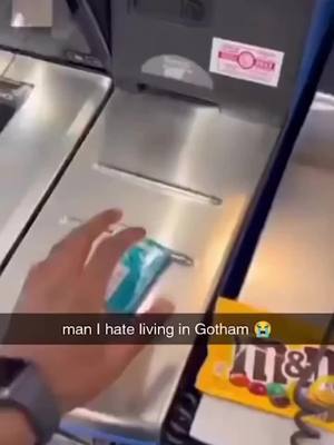 A post by @funnyfrischliebtfisch on TikTok caption: #batman #meme #bat #shopping 