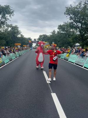 A post by @lavachequiritfr on TikTok caption: Vache qui rit, la la la la la 🎶 La Vache qui rit® est là pour mettre l'ambiance sur les routes du @letourdefrance ! 🎉 Vous venez nous voir sur les prochaines étapes ? #lavachequirit #tourdefrance #tdf2024