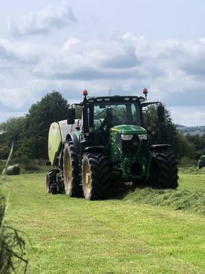 A post by @farm_hub_ on TikTok caption: The two Toms getting the job done 🤟🌱🔥 #agri #silage #farming #Summer #johndeere #agspec #rearsteer🥵 #jermancontracting #agriculture #britishfarming #england@Tom J @tom 