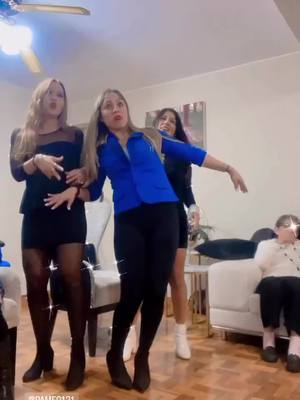 A post by @natalieoliveratho on TikTok caption: Porque no podemos ser normales #sis #sister #pedidademano #matrimonio #locuras #lasamo 🎉🎉💍💍👰‍♀️👰‍♀️🔥🔥