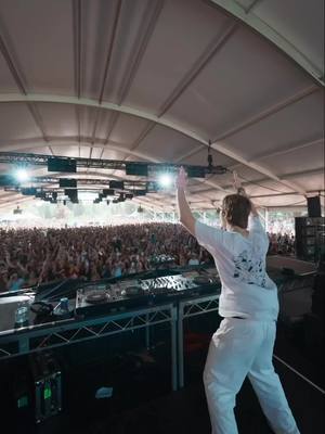 A post by @itsmurphmusic on TikTok caption: Canada fucks 🇨🇦 Havent really posted a clip of Down Low live since release. It indeed also fucks.  #itsmurph #newmusic #fvdedinthepark 