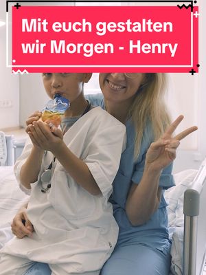 A post by @klinikumsiegen on TikTok caption: „Mit euch gestalten wir Morgen" - Damit möchten wir den Nachwuchs von Morgen in Kurzvideos auf humorvolle Weise in den Fokus rücken! Die Kinder in den Videos sind nicht nur Mitarbeiterkinder, sondern stellen zum Teil sogar den Beruf eines Elternteils dar. Hier z.B. Henry mit seiner Mama, die auf unserer Intensivstation arbeitet👍🏻🏥#fyp #fy #fürdich #medizin #krankenhaus #siegen #video #funny #medicine #fun