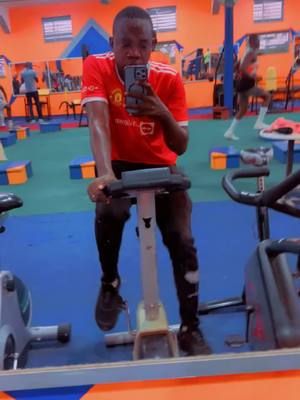 A post by @mody_ndiaye1 on TikTok caption: Mode Sport Activé #Round3✌️#virage_sall🥰 