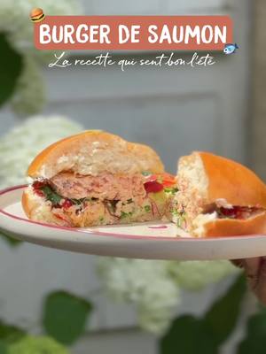 A post by @mowi_fr on TikTok caption: Réinventer le burger avec MOWI 🤤 Cet été, surprenez vos amis avec une version inédite du 🍔 : le Burger de Saumon MOWI préparé aux couteaux, et cuit à la plancha ! Personnalisez votre burger avec des ingrédients frais et délicieux : poivron 🫑 , avocat 🥑 , sauce au yaourt 🥛, salade 🥗 et alfalfa 🌱. Chacun crée sa propre combinaison gourmande ! Le burger de saumon, c’est l’originalité qui a fait sensation à la table de @helloblogzine ✨ Et vous, prêt à relever le défi ? 😋 #burger #recetteburger #burgerausaumon #burgersaumon #barbecue #saumon #mowi #mowiaddict #recettesaumon #recettesdepoisson #barbecueparty #recettesestivales #poissongrillé #saumonbarbecue #bbqtime #repasentreamis