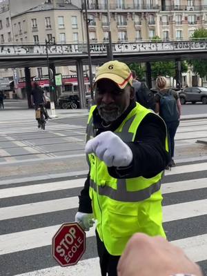 A post by @borzall on TikTok caption: ✋🛑🚦 #road #school #bus #paris #paris2024 #paris13 