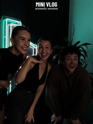 A post by @typischkassii on TikTok caption: Vlog von der acoustic session zusammen mit @AlecBenjamin zu seinem neuen Album „12 notes“. ☺️