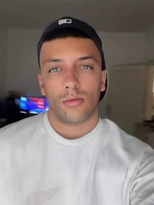 A post by @livecale1 on TikTok caption: Šta god da radite u životu, pobrinite se da vas čini srećnim.