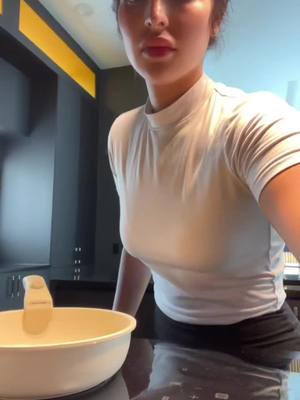 A post by @sambam___ on TikTok caption: A day in my life ❤️ #kitchencleaning #breakfast #viral #foryou #foryoupage #cubanosporelmundo #housewife #beforeandafter 