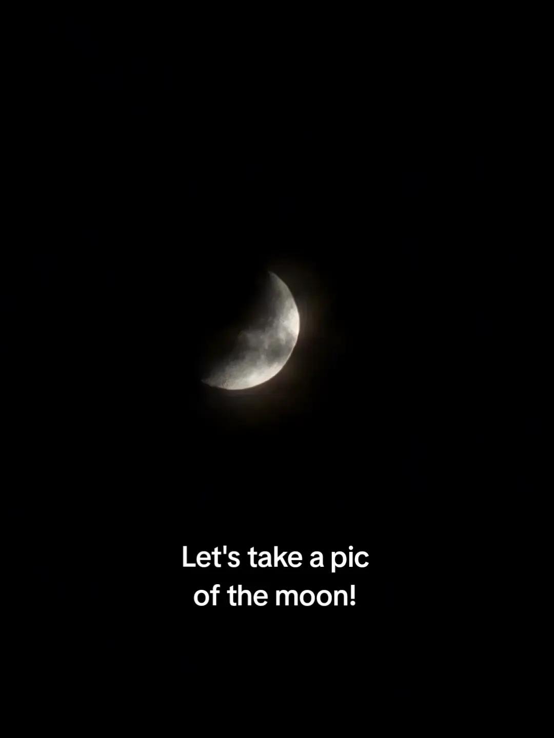 A post by @acldisonre on TikTok caption: i love the moon 😭 #moon #night #trend #foryoupage #fypシ゚viral #foryou #xybca #tiktok #relatable #spongebob25 