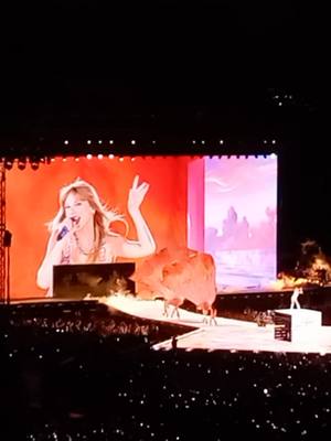 A post by @fer.jgp on TikTok caption: te amo verano 2023💓 #fyp #theerastourcdmx #taylorswift 