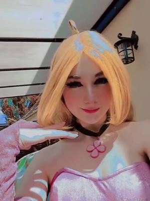 A post by @shihokachan on TikTok caption: flora is hereeee 🌺❣️ #cosplayer #winxclub #winxcosplay #cosplaywinx #florawinx #cosplayflora 