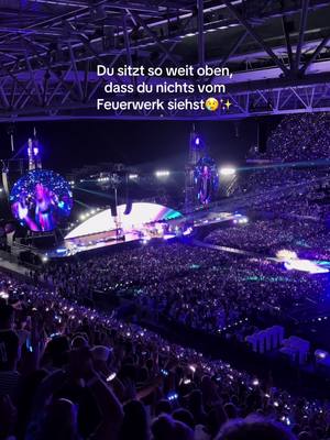 A post by @annaxmxs on TikTok caption: War nichts mit Feuerwerk 😢✨🕺🏽✨🌌 #coldplay #düsseldorf #merkurspielarena #coldplaydüsseldorf 