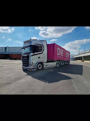 A post by @katha_v8_kellerkind on TikTok caption: Einfach Liebe zum Job😍 Liebe diesen Laster 💕 #Leidenschaft #scania #kellerkind #kellertransport #v8 #liebezumberuf 