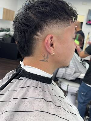 A post by @barberbailey on TikTok caption: Burst fade snd textured top🔥#burstfade #haircut 