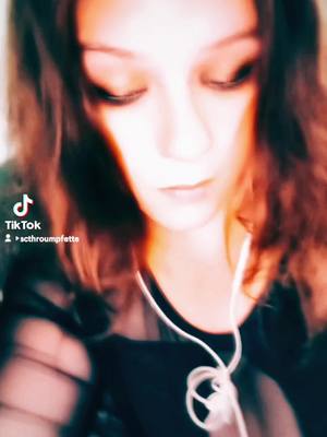 A post by @sctroumpfinettelachieuse on TikTok caption: elle l'a achevée 