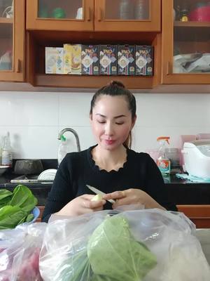 A post by @sophal2222 on TikTok caption: #ស្រលាញ់អ្នកទាំងអស់គ្នាពេញបេះដូង😚😍🙏 #ស្រលាញ់ការរាប់អាន🔰🚥🚚🔰 