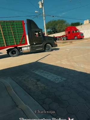 A post by @charlyrojas0308 on TikTok caption: 🫡 #fyp #viral #transportesrojas🐔 #trailerosmexicanos🇲🇽💯😎 #trailerosdecorazon #capcut #sigueme #parati 