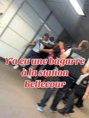 A post by @rsk__697 on TikTok caption: Y’a eu une bagarre à la station Bellecour  #guineenne224🇬🇳 #fyp #abidjan225🇨🇮 #francetiktok🇫🇷 #metro #lyon #lyonnais #lyonnaise #sixnine #france #tolerance #pai #paris #conakryguinea🇬🇳🇬🇳🇬🇳 #🤣🤣🤣 