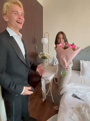 A post by @evgeniamedvedeva99 on TikTok caption: На съемках БеС Комментариев. Как @danya_milokhin перепутал меня с гримершей :)