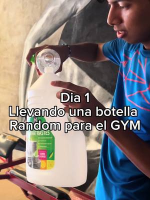 A post by @valanc_0353 on TikTok caption: Dia 1 llevando botellas random al GYM || Feat. Martinette || Song: ESTE || @Martin Lopez Hernández #CapCut #gym #fyp #ejercicio #calistenia #superacion #humor #entrenamiento #termos 