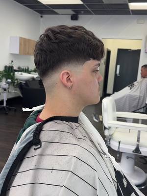 A post by @barberbailey on TikTok caption: Quick transformation 🔥 #barber#midfade