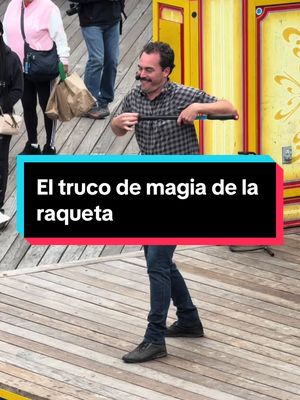 A post by @omibros2002 on TikTok caption: Este ilusionista para su siguiente truco de magia pasó todo su cuerpo a través de una raqueta de tenis en el Pier 39 de San Francisco, este video ya lo habia subido a instagram pero lo vuelvo a subir aquí #sanfrancisco #magictrick #magicshow #pier39 