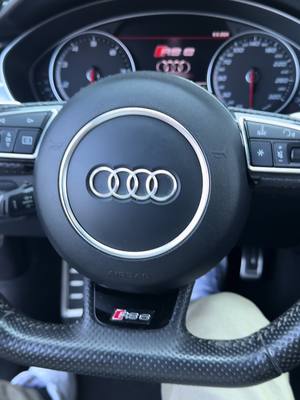 A post by @carmotion.fr on TikTok caption: Démarrage de cette Audi RS6 #bruit #rs6 #sound #luxurycars 