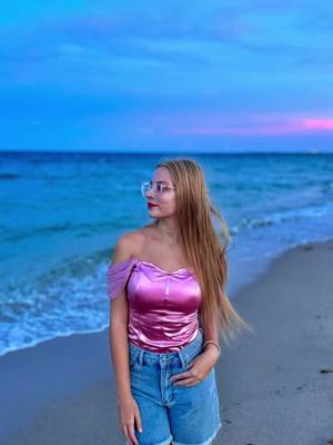 A post by @annathephotos on TikTok caption: sunset is my favorite time to take pictures, and with realme 13 Pro+ the pictures turned out soo good! #photography #sunset #photoshoot #phonephotography #photos #sunsetphotoshoot #realme13ProSeries #realme #BetterThanDSLR 