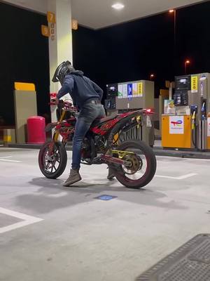 A post by @louloudax on TikTok caption: @Team TotalEnergies #50cc #moto #supermot 