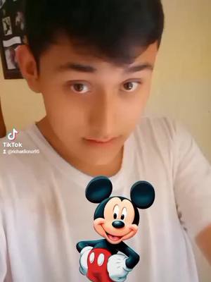 A post by @richardi_cruz2 on TikTok caption: #imitación haciendo la voz de Mickey Mouse imitación#viral #doblaje #doblajelatino #mikeymouse #viralvideo #fypシ 