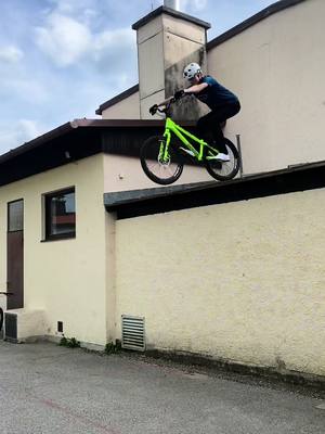 A post by @niklas_jodgalweit on TikTok caption: #viral #tiktok #mtb 