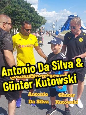 A post by @eadsportscards on TikTok caption: Wie respektvoll Sie Ihre Gläser verstecken. Einfach random die BvB Legenden Antonio Da Silva und Günter Kutowski un #Grömitz getroffen. #bvb09 ##gastrokicker #promenade #antoniodasilva #bvblegenden #GünterKutowski #eads2024 #eadsportscards #fussball #bundesliga 