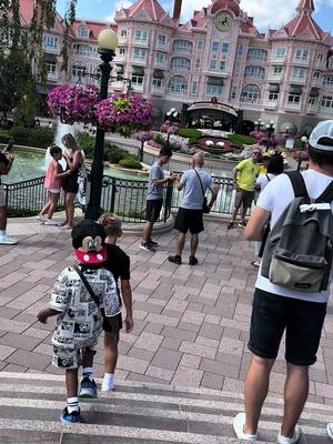 A post by @itsmeilyaas on TikTok caption: #babyilyas #sommer2024 #disneylandparis #vecation #fypシ 