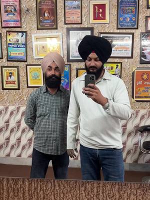 A post by @its_gurjeet1 on TikTok caption: ਸਾਥੋਂ ਬਾਬਾ ਖੋਹ ਲਿਆ ਤੇਰਾ ਨਨਕਾਣਾ 1947 💔 @Baljinder Manes 