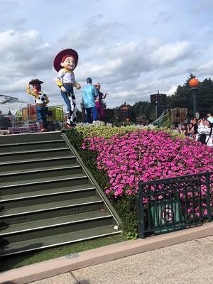 A post by @mitchellisbetterthanyou on TikTok caption: I miss this show… #disneylandparis #pixar #toystory #jessie #woody #disneylandparis30 