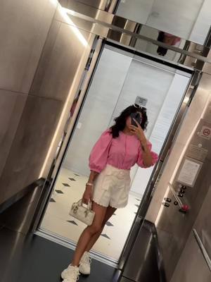 A post by @sh42oo on TikTok caption: #style  #everydaystyle #weekdays #clothes #GRWM #Lifstyle #moday #tuesday #wednesday #tursday #friday 