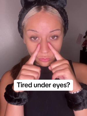 A post by @._.tricia on TikTok caption: Waking up with puffy/baggy eyes & need a quick at home fix? Apply ice in paper towel, cloth, ziploc ect. in an upwards motion under eyes. Ice reduces inflammation & consticts blood vessels giving an awake look. #beautytips #beautyhack #naturalbeauty #athomebeauty #puffyeyes #reducepuffiness 