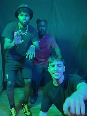 A post by @elfrancobangando on TikTok caption: Ou sont les anciens combattants ? 🪖#AnciensCombattants #MLP #MarqueLePas #ElFrancoBangando #gabon🇬🇦 #pourtoi #ntchamgabonaise #gabontiktok🇬🇦 #dance #vibes #trend  @Loup Alpha 🐺 @Scraypi @M.H  🇨🇲 🇬🇦 @Grace Kelly 