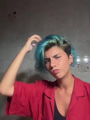 A post by @narciso.dai.capelli.blu on TikTok caption: Girl ti sei girata ? 🙃