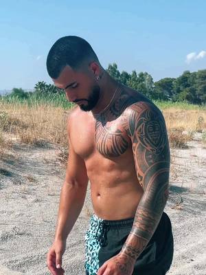 A post by @federicoalpone725 on TikTok caption: sweaty  🌡️  #fyp #viral 