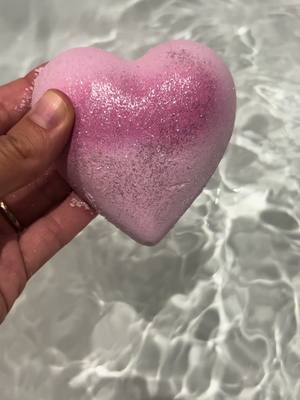 A post by @kelecsendi on TikTok caption: Bathboomb time  #asmr #foryou #relaxtime #bath #bathtime 