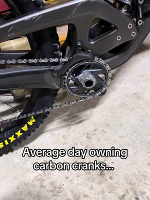 A post by @toby_mtb6969 on TikTok caption: Carbon cranks = ❌❌ #fyp #mtb #carbonfiber #carbonmtb #sram       @SRAM MTB 