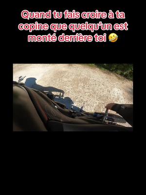 A post by @calero7795 on TikTok caption: Pas le temps de parler une baffe direct 🤣#moto #motard #motarde  #couplemotard #motardsfrance #bikelife #couple #gsxs1000 #suzuki #pourtoi 