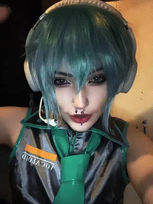 A post by @megamindsbf on TikTok caption: emo mikuo is crazy #mikuocosplay #vocaloidcosplay #vocaloid 