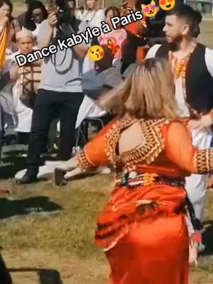 A post by @lunivers365 on TikTok caption: #duo avec @Nabila #dansekabyle #algerienne #femme #viraltiktok #viralvideo #fpyシ #tiziouzou #fpy 