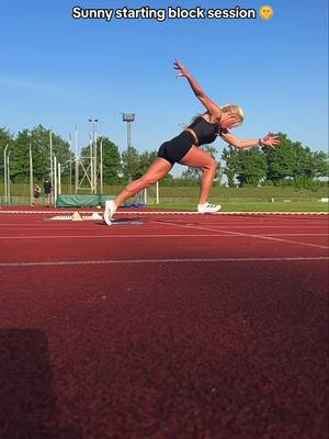 A post by @annahofmann400m on TikTok caption: Einer meiner Schwachstellen, ist der Startblock 🫣😀  #foryou #athlete #motivation #fürdich #viral 