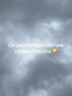 A post by @sachoz_yt on TikTok caption: 🤬🤬 une chaine en moins #velo #casse #vtt #giant #chaine #pourtoi 