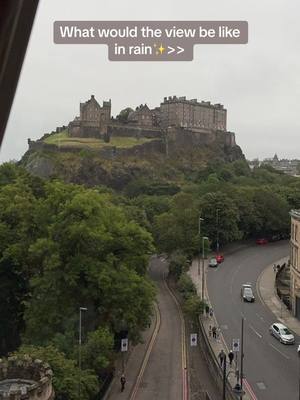 A post by @itttxxi on TikTok caption: #edinburgh #Scotland #سكوتلندا #ادنبرة 🏴󠁧󠁢󠁳󠁣󠁴󠁿🌧️